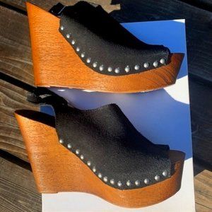 Charles David Tahnee 2 Suede Wedge Sandal Size 9